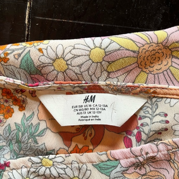 H&M Girls’ two piece top and skirt floral outfit, size 12/13Y. EUC worn once - Picture 3 of 3
